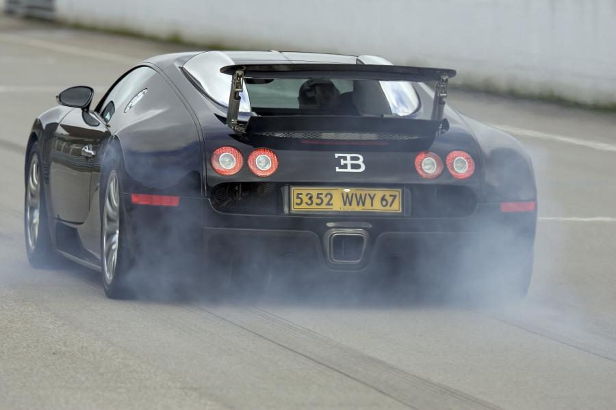  Bugatti Veyron 16.4 2005 года  (фото 41 из 98)